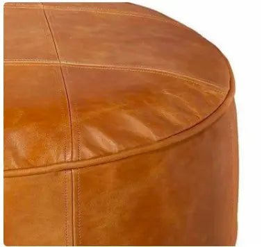 Table basse ronde en cuir marron clair - Pouf marocain avec coutures noires LRP2TA