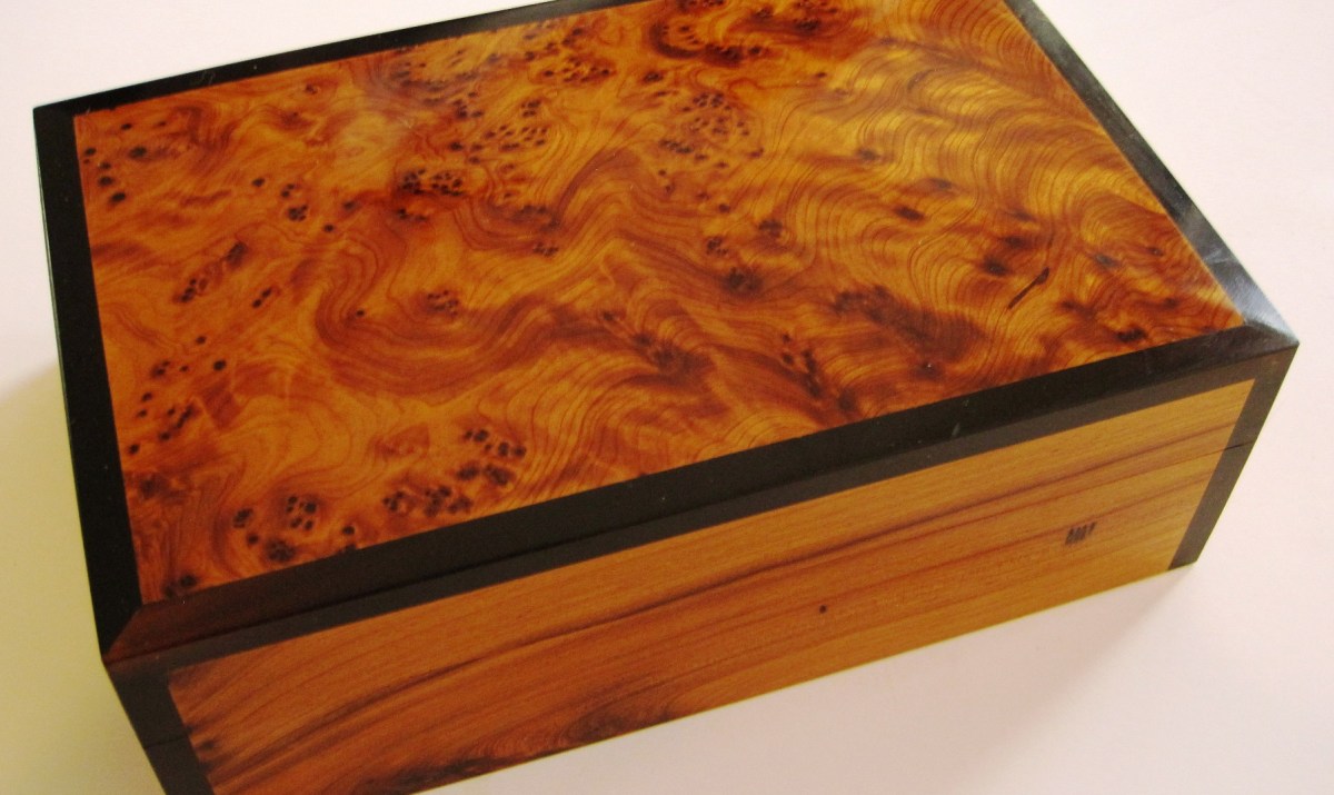 Handmade Thuya Wood Jewelry Box – Unique TW4SQ