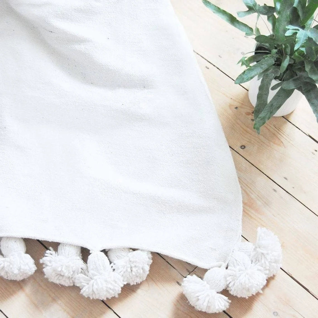 Handcrafted Blanket Throw White for beds and rooms with pompoms