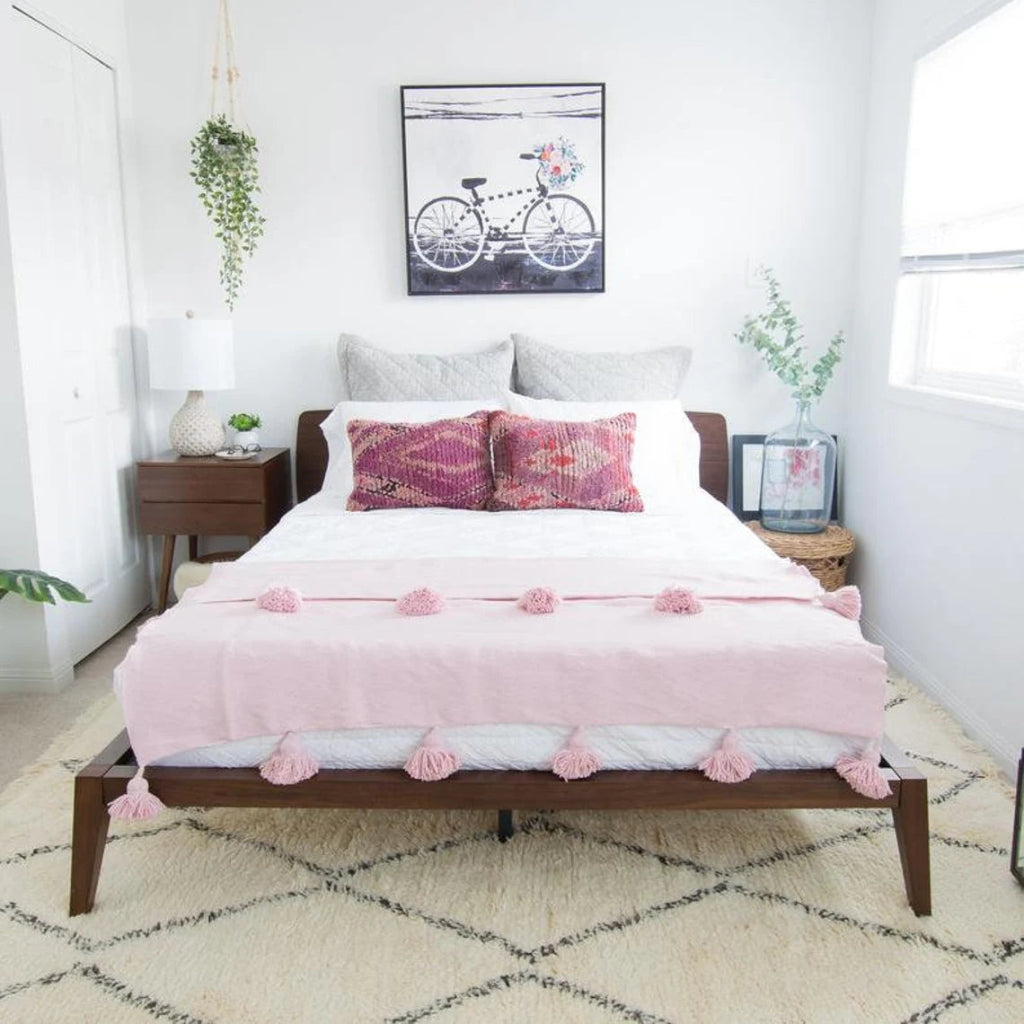 Handcrafted Blanket Throw Pink for beds and rooms MB1PI2