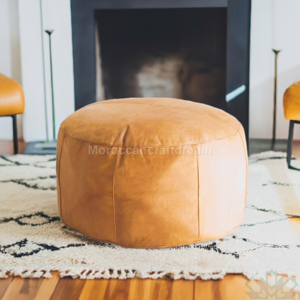 Table basse ronde en cuir marron clair - Pouf marocain avec coutures noires LRP2TA