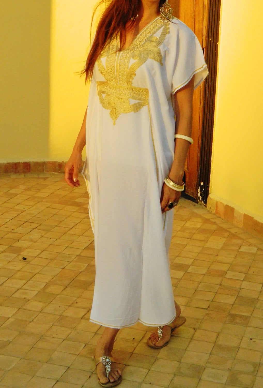 MOROCCAN HANDMADE KAFTAN TERZA 1 WHITE EMBROIDERED IN GOLD